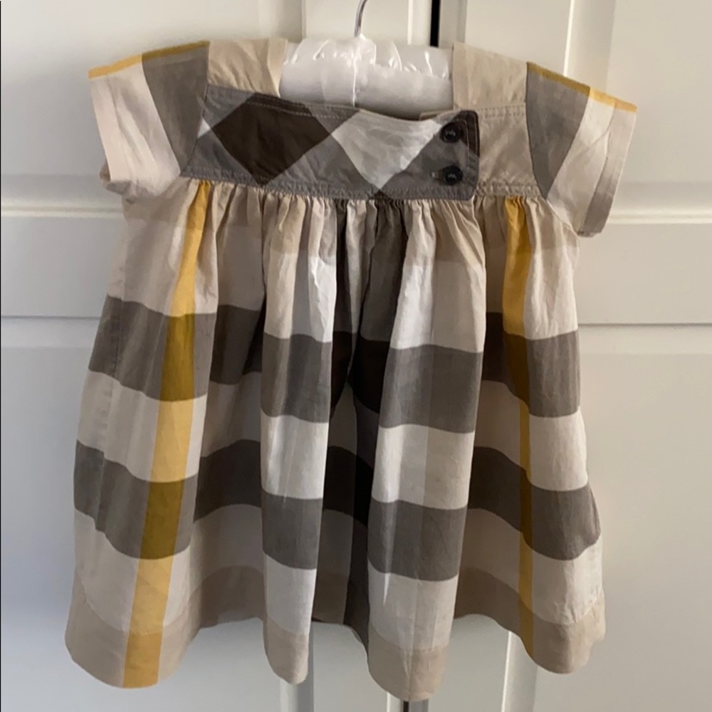Beautiful Classic Burberry dress